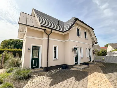 Das Gebäude in dem sich das Ferienhaus befindet