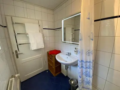 Ein Badezimmer in der Unterkunft Buhne 5
