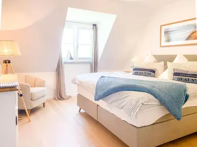 Ein Bett oder Betten in einem Zimmer der Unterkunft Sonnenseite Parkliebe, App 06