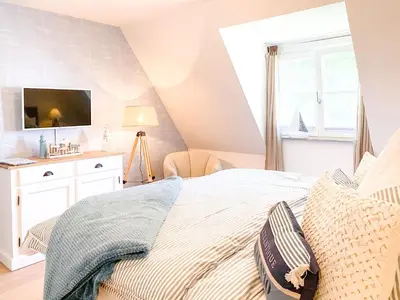 Ein Bett oder Betten in einem Zimmer der Unterkunft Sonnenseite Parkliebe, App 06