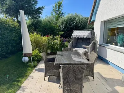 Ein Garten an der Unterkunft Ferienhäuser Strandhaus Dünenwind