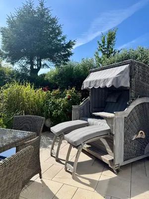 Ein Garten an der Unterkunft Ferienhäuser Strandhaus Dünenwind