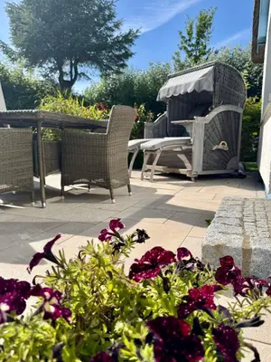 Ein Garten an der Unterkunft Ferienhäuser Strandhaus Dünenwind