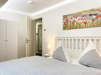 Ein Bett oder Betten in einem Zimmer der Unterkunft Sonnenseite Parkliebe, App 04