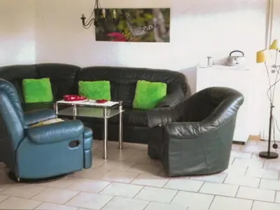 Ein Sitzbereich in der Unterkunft Ferienwohnung in Kenz-Küstrow