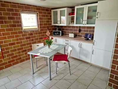 Küche/Küchenzeile in der Unterkunft Ferienwohnung in Kenz-Küstrow