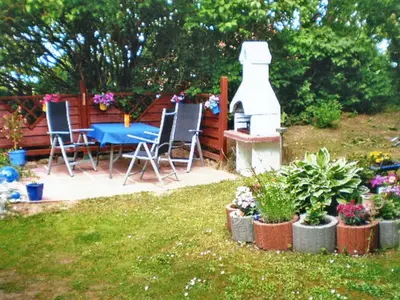 Ein Garten an der Unterkunft Ferienwohnung in Kenz-Küstrow