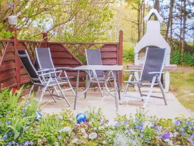 Ein Garten an der Unterkunft Ferienwohnung in Kenz-Küstrow