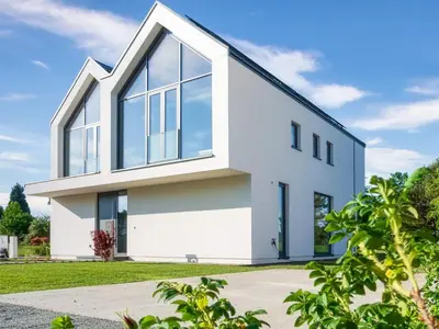 Das Gebäude in dem sich das Ferienhaus befindet