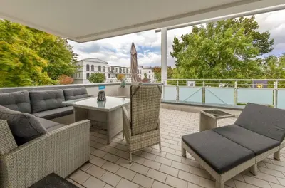 Ein Sitzbereich in der Unterkunft 5-Sterne-Apartment Ostseeblick inklusive Strandkorb von April-Oktober