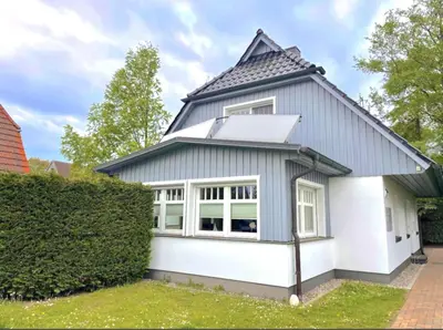 Das Gebäude in dem sich das Ferienhaus befindet