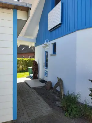 Das Gebäude in dem sich das Ferienhaus befindet