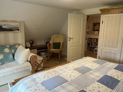 Ein Bett oder Betten in einem Zimmer der Unterkunft Boddenkate Fuhlendorf