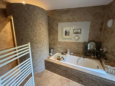 Ein Badezimmer in der Unterkunft Boddenhus Fuhlendorf