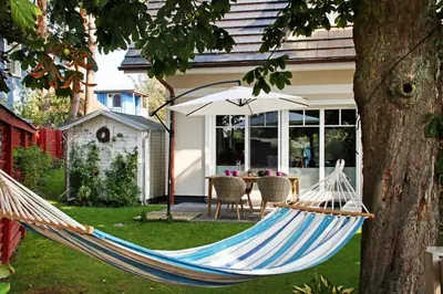 Ein Garten an der Unterkunft In den Katen