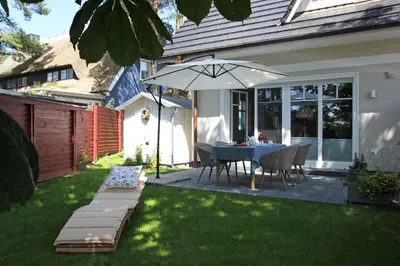 Ein Garten an der Unterkunft In den Katen