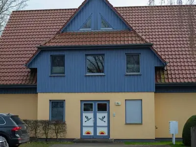 Das Gebäude in dem sich das Ferienhaus befindet