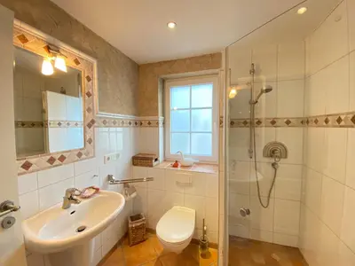 Ein Badezimmer in der Unterkunft Haus Störtebeker