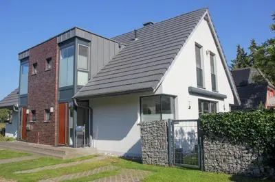 Das Gebäude in dem sich das Ferienhaus befindet