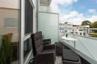Ein Balkon oder eine Terrasse in der Unterkunft 5-Sterne-Ferienwohnung Ostseeschatz Zingst inklusive Strandkorb von April - Oktober