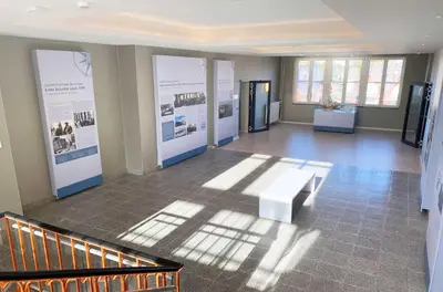 Ein Sitzbereich in der Unterkunft 2-Zimmer Ferienwohnung Sonnengott, zwischen Ostsee und Bodden mit Süd- und Westbalkon