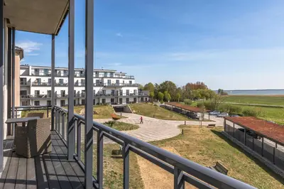 Ein Balkon oder eine Terrasse in der Unterkunft 2-Zimmer Ferienwohnung Sonnengott, zwischen Ostsee und Bodden mit Süd- und Westbalkon