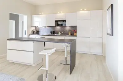 Küche/Küchenzeile in der Unterkunft Moderne Ferienwohnung Ostseelounge mit Süd-Westbalkon und eigener Infrarotkabine