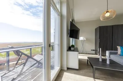 Ein Balkon oder eine Terrasse in der Unterkunft Traumhafte Ferienwohnung Wellenmeer, Wellness trifft auf Historische Seefahrtschule