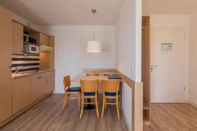 Küche/Küchenzeile in der Unterkunft Sturmmöwe - Ferienwohnung direkt an der Ostsee gelegen