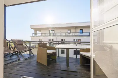 Ein Balkon oder eine Terrasse in der Unterkunft Admiralssuite - Exklusive 5-Sterne-Ferienwohnung mit Westbalkon in der Seefahrtsschule Wustrow