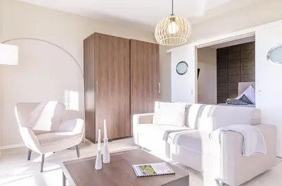 Ein Sitzbereich in der Unterkunft Dünenlounge - 5 Sterne Ferienwohnung mit West-Balkon und fantastischem Blick über den Deich