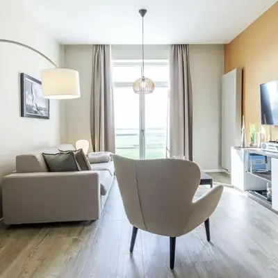 Ostseeglück - 5-Sterne-Ferienwohnung mit Südbalkon und Blick zum Saaler Bodden