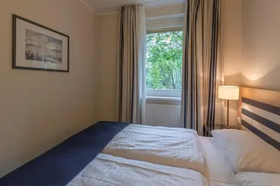 Ein Bett oder Betten in einem Zimmer der Unterkunft Grasnelke - Ferienwohnung mit Terrasse zum Kurpark im Ostseeheilbad Zingst