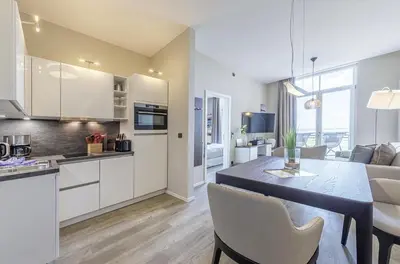 Küche/Küchenzeile in der Unterkunft Kleine Welle - Haustierfreundliches Zwei-Zimmer Apartment mit Südbalkon und Platz für drei Personen im ersten Obergeschoss