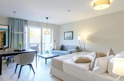 Ein Bett oder Betten in einem Zimmer der Unterkunft Kleine Strandperle - Ihr Ferienapartment zwischen Ostsee und Bodden