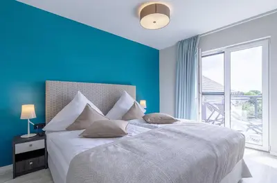 Ein Bett oder Betten in einem Zimmer der Unterkunft Sommerbrise - 5 Sterne Ferienwohnung für die ganze Familie im Ostseebad Wustrow