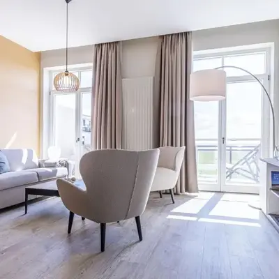 Ostseefeeling - 5 Sterne Ferienwohnung mit Südbalkon in der Seefahrtschule Wustrow