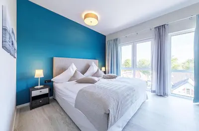 Ein Bett oder Betten in einem Zimmer der Unterkunft Rundblick - Stilvolle 5-Sterne-Ferienwohnung mit Blick auf den Bodden