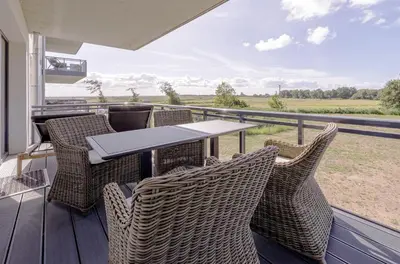 Ein Balkon oder eine Terrasse in der Unterkunft Strandliebe - 5 Sterne Ferienwohnung - Urlaub zwischen Ostsee und Bodden