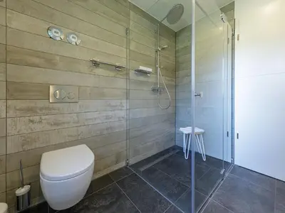 Ein Badezimmer in der Unterkunft 5 Sterne Ferienwohnung Große Strandburg - Wellnessurlaub zwischen Ostsee und Bodden