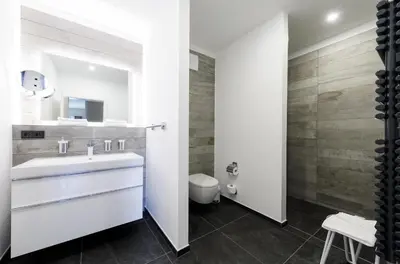 Ein Badezimmer in der Unterkunft Magelan Suite - 5 Sterne Ferienwohnung mit Balkon für 3 Personen