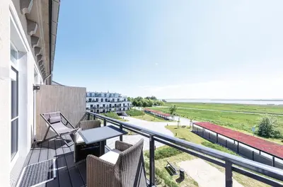 Ein Balkon oder eine Terrasse in der Unterkunft Ostseestern - 5-Sterne Ferienwohnung mit Südbalkon am Bodden