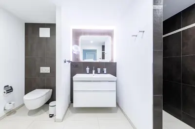 Ein Badezimmer in der Unterkunft Boddendeck 5-Sterne Ferienwohnung im Yachtclub-Stil