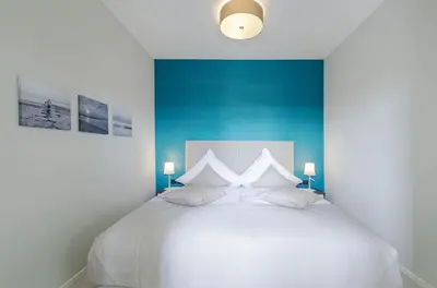 Ein Bett oder Betten in einem Zimmer der Unterkunft 5-Sterne-Ferienwohnung Windröschen im Ostseebad