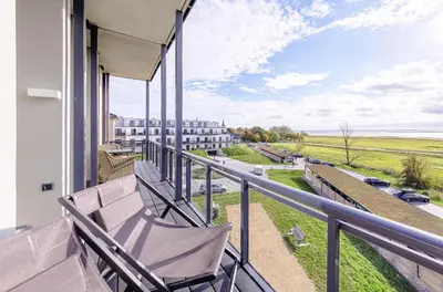 Ein Balkon oder eine Terrasse in der Unterkunft Ostseepanorama - mit Balkon und Boddenblick