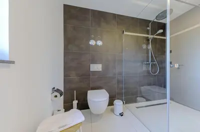 Ein Badezimmer in der Unterkunft Große Stranddüne - 5 Sterne Apartment mit Balkon