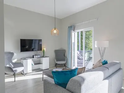TV/Unterhaltungsangebot in der Unterkunft Seeräuber - Stilvolle 4-Zimmer-Wohnung mit Ostbalkon & Platz für 8 Gäste