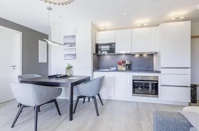 Küche/Küchenzeile in der Unterkunft 5 Sterne Strandräuber in Wustrow - Balkon, Sauna & Ostsee