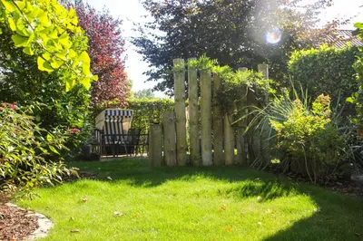 Ein Garten an der Unterkunft Freiraum Prerow