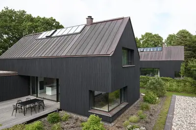 Das Gebäude in dem sich das Ferienhaus befindet
